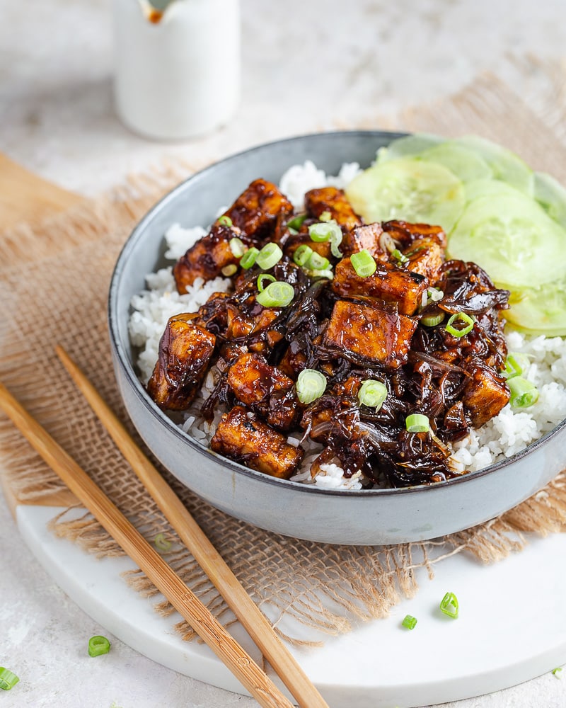 Cette recette de Tofu aux Echalotes est très simple à réaliser et ravira vos papilles ! Le parfait plat de tofu d'après moi :)