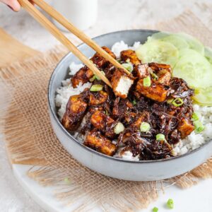 Cette recette de Tofu aux Echalotes est très simple à réaliser et ravira vos papilles ! Le parfait plat de tofu d'après moi :)