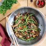 Ce wok d’aubergines et haricots verts au gingembre vous transportera directement en Asie ! A déguster avec du riz ou un autre accompagnement !
