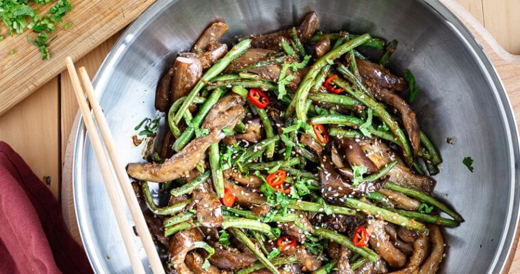 Wok d’aubergines et haricots verts au gingembre