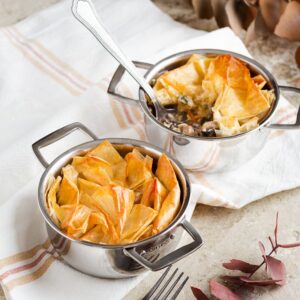 Ces Mini tourtes de Champignons et Saint Nectaire sont le parfait plat de réconfort pour cet automne ! A la fois fondant et croustillant !