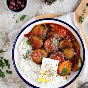 Ces courgettes à la sauce tomate à la grecque sont certainement mon plat préféré au monde ! Zéro exagération !