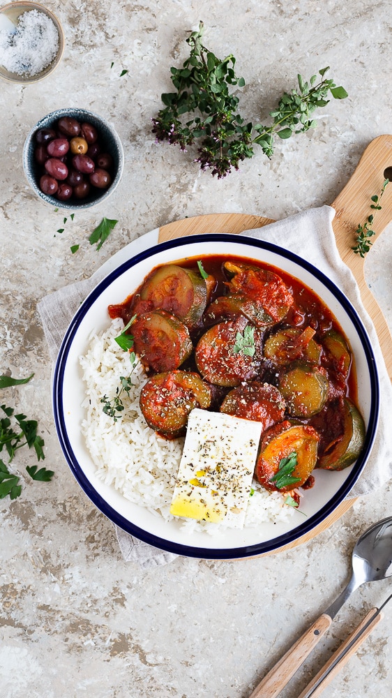 Ces courgettes à la sauce tomate à la grecque sont certainement mon plat préféré au monde ! Zéro exagération !