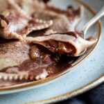 Nous avons créé ces Raviolis Poire Chocolat en collaboration avec Microplane, tout en gourmandise et en originalité