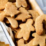 Ces Sablés de Noël à la cannelle sont non seulement inratables, mais en plus ils ne demandent aucune patience pour les décorer !
