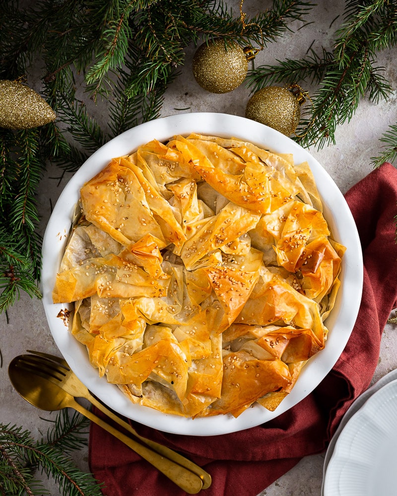 Cette Tourte de Noël pleurotes et estragon est le plat parfait pour votre menu végétarien ou vegan de fêtes de fin d'année !