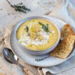 J'adore cette recette de Velouté de chou-fleur super crémeux ! Il est doux et réconfortant, facile à faire et parfait à congeler !