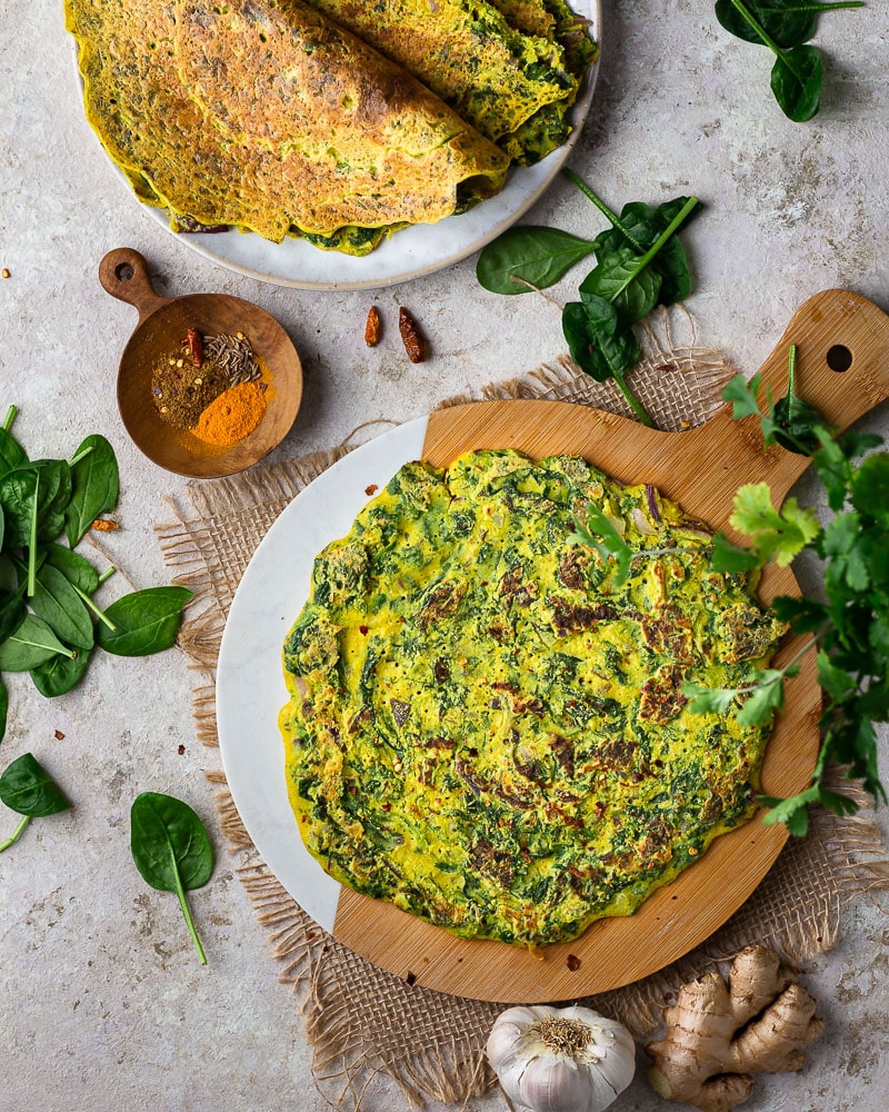 Des crêpes salées, ça vous tente ? Pour changer, voici de Crêpes épinards farine de pois chiches, d'inspiration indienne.