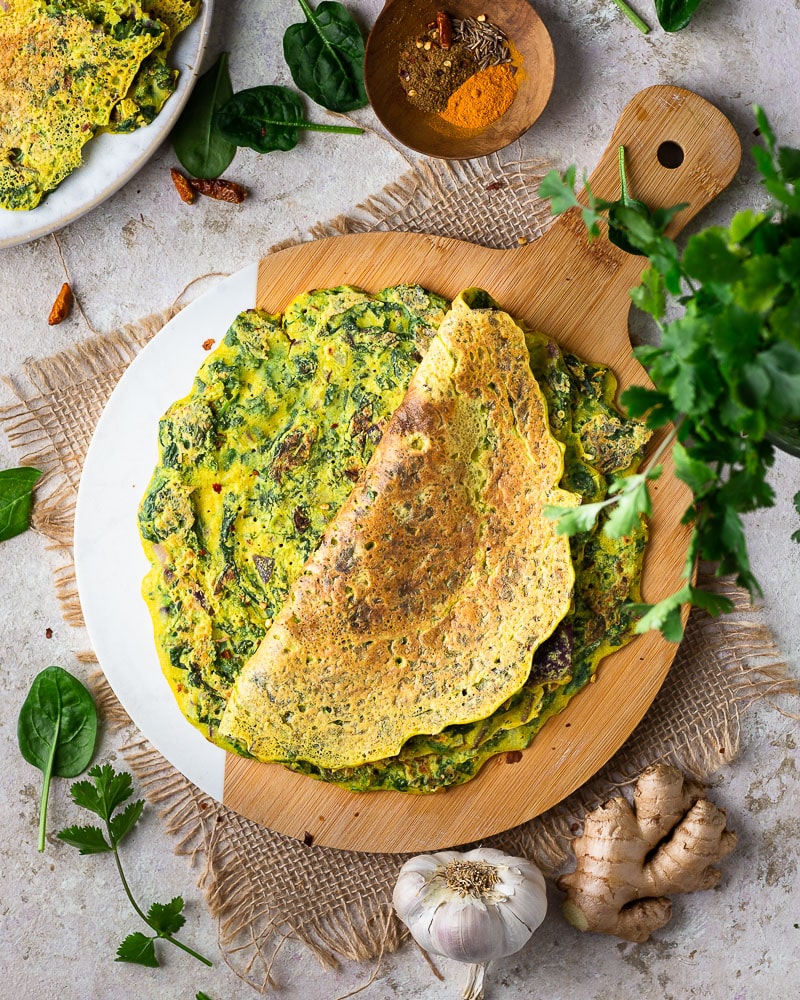 Des crêpes salées, ça vous tente ? Pour changer, voici de Crêpes épinards farine de pois chiches, d'inspiration indienne.