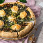 La Quiche Chèvre et Épinards : un grand classique ! Je vous donne ici ma recette. Elle est super simple à réaliser.