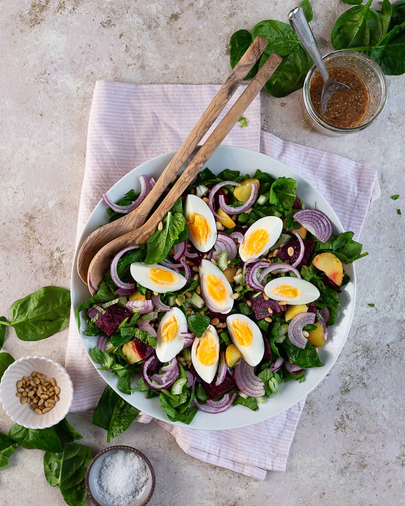 Salade d’épinards œufs et betterave