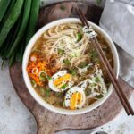 Cette recette de Ramen végétarien express est super pour les repas où vous n'avez pas trop de temps mais quand même envie de réconfort !