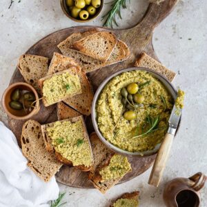 Faire sa Tapenade d’olives vertes vegan vous permet de contrôler sa composition et d'adapter son parfum en fonction de vos goûts !