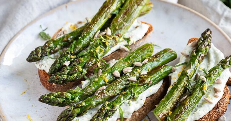 Tartines aux asperges feta et citron 