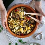 Cette recette de briam de légumes au cumin déborde de saveurs et de couleurs, et elle a une touche spéciale grâce à ma tante, qui y ajoute du cumin pour un parfum encore plus envoûtant.