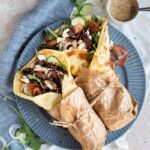 On repart en Grèce, ou du moins au Moyen Orient, avec ces Gyros aux pleurotes sauce tahini et miel. Alternative parfaite à la version carnée