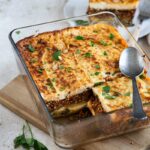 Si vous êtes à la recherche d'une recette de Moussaka végétarienne, un classique de la cuisine grecque, mais revisitée sans viande, c'est ici !