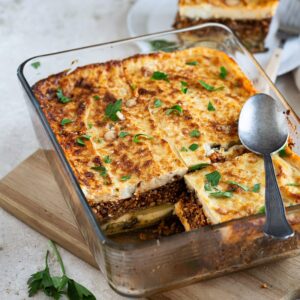 Si vous êtes à la recherche d'une recette de Moussaka végétarienne, un classique de la cuisine grecque, mais revisitée sans viande, c'est ici !