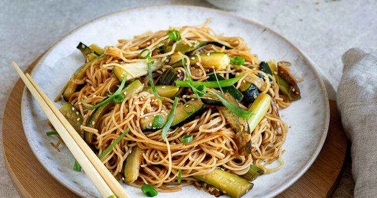 Nouilles sautées pimentées à la courgette