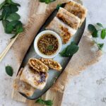 Ces dumplings de papier de riz aux poireaux sont parfaits pour les petites envies de beignets couplées de grosse flemme. 
