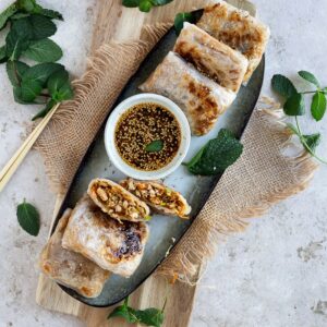 Ces dumplings de papier de riz aux poireaux sont parfaits pour les petites envies de beignets couplées de grosse flemme.