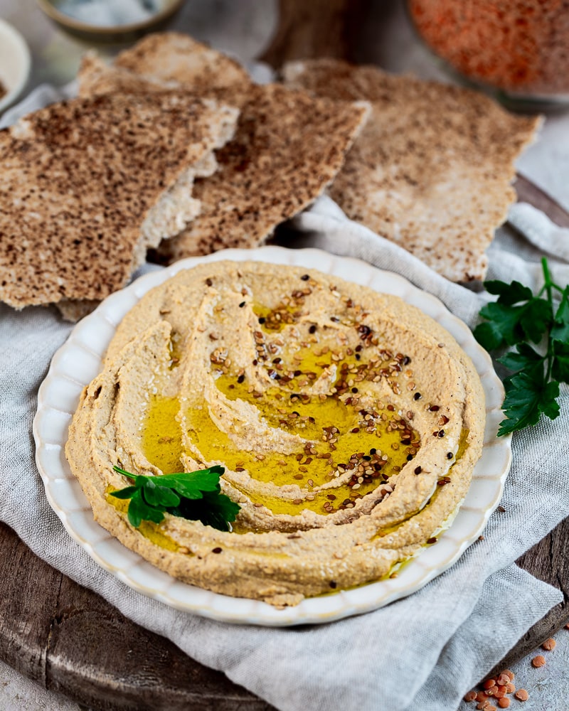 Ceci est un Houmous de lentilles corail ! Oui, je sais un houmous c’est avec des pois chiches . On peut l’appeler un lentous si vous voulez !