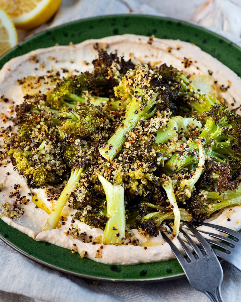 Brocoli et quinoa croustillant sur crème de feta