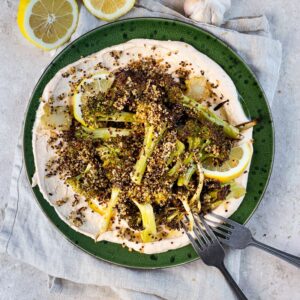 Cette recette de Brocoli et quinoa croustillant sur crème de feta va révolutionner votre rapport au brocoli !