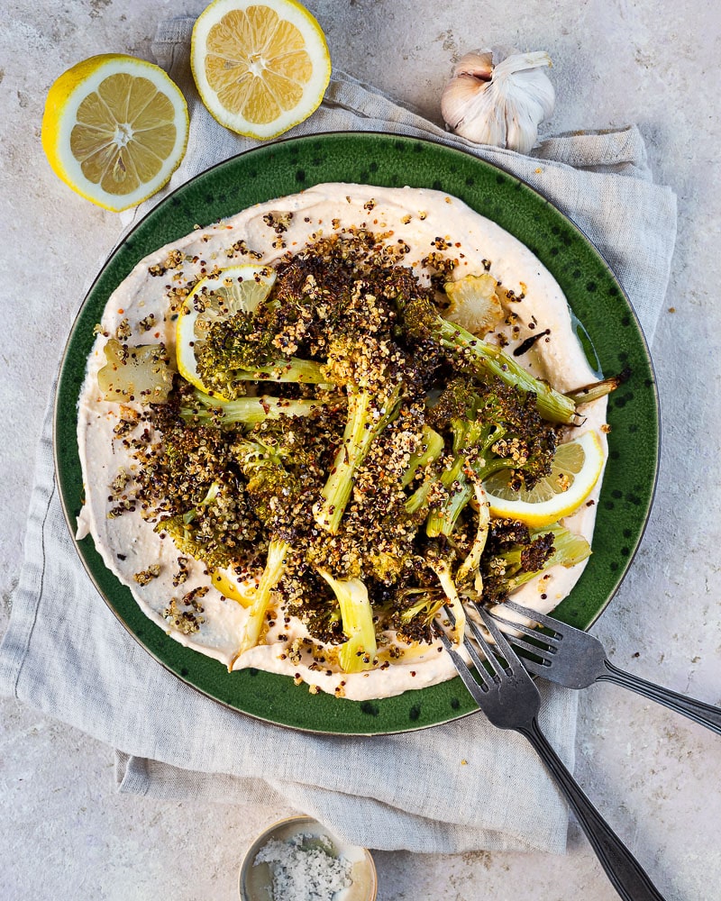 Cette recette de Brocoli et quinoa croustillant sur crème de feta va révolutionner votre rapport au brocoli !