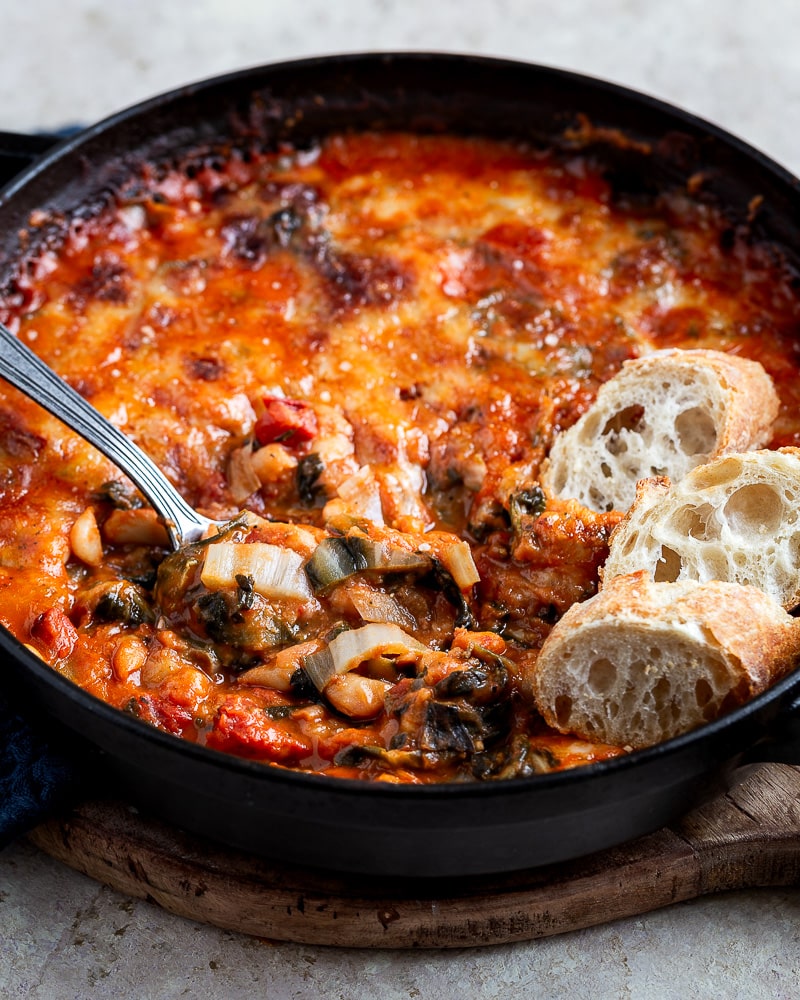 Ce gratin de blettes haricots blancs et mozzarella est une petite pépite ! Qui va, j’en suis sûre, vous faire aimer les blettes.