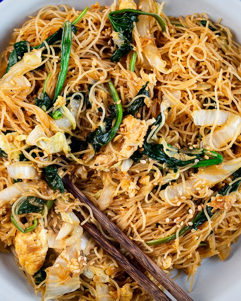 Ces Vermicelles sautées express sont tellement simples à préparer ! Elles sont prêtes en quelques minutes pour un repas complet et végé !