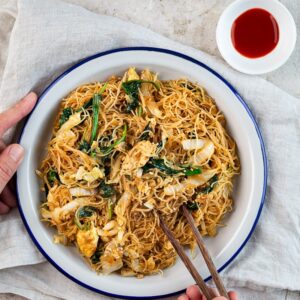 Ces Vermicelles sautées express sont tellement simples à préparer ! Elles sont prêtes en quelques minutes pour un repas complet et végé !
