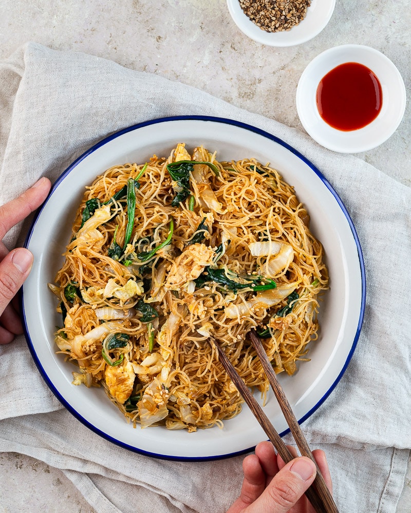Ces Vermicelles sautées express sont tellement simples à préparer ! Elles sont prêtes en quelques minutes pour un repas complet et végé !