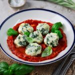 Voici une délicieuse façon, qui change un peu pour déguster vos blettes : les Boulettes de ricotta et blettes !