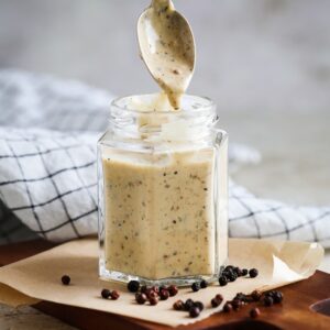 La Sauce au poivre inratable est une des sauces de base de la cuisine française ! Tout comme la béarnaise ou la sauce à l’échalote !