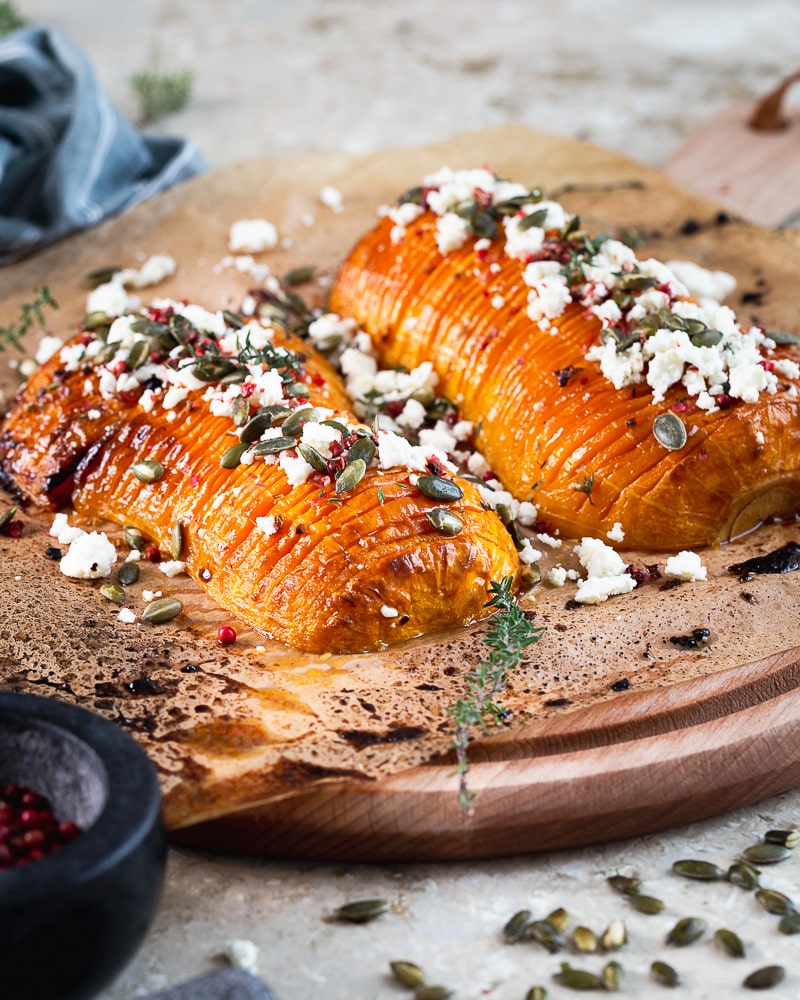 Cette Courge Butternut Hasselback à la Feta est une Explosion de Saveurs Automnales ! Et elle est si belle !