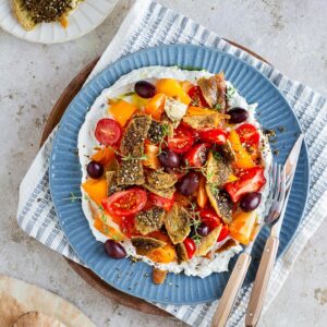 This recipe for Feta Tomatoes and crispy zaatar Pita is sure to be the recipe of the summer! It's an explosion of flavors and textures!