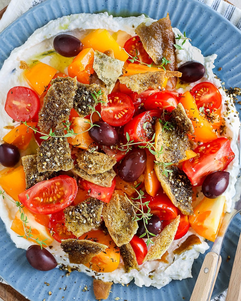 This recipe for Feta Tomatoes and crispy zaatar Pita is sure to be the recipe of the summer! It's an explosion of flavors and textures!