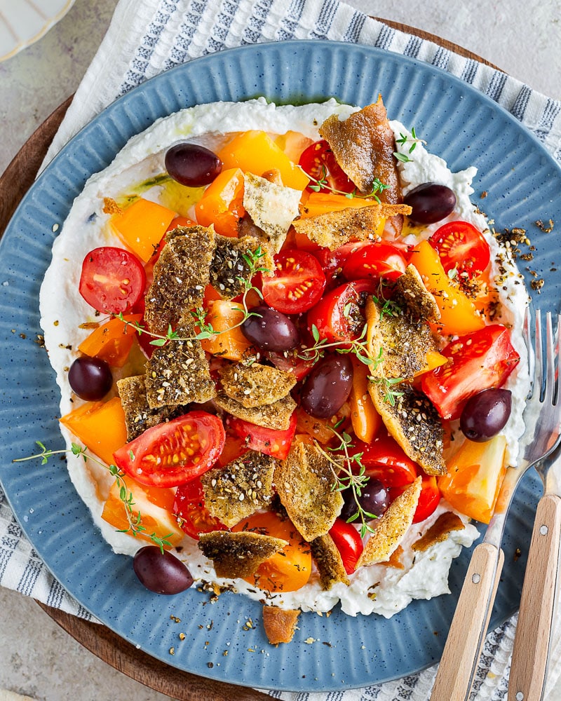 This recipe for Feta Tomatoes and crispy zaatar Pita is sure to be the recipe of the summer! It's an explosion of flavors and textures!
