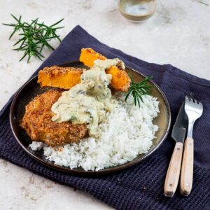 L’automne est vraiment là avec cette recette de Butternut panée sans friture ! Cuite au four, elle est parfaite pour un repas automnal !