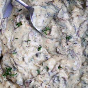 Aujourd’hui je vous partage ma recette de Sauce forestière : la sauce de l’automne ! L’automne est clairement installé et il est temps de profiter des champignons !