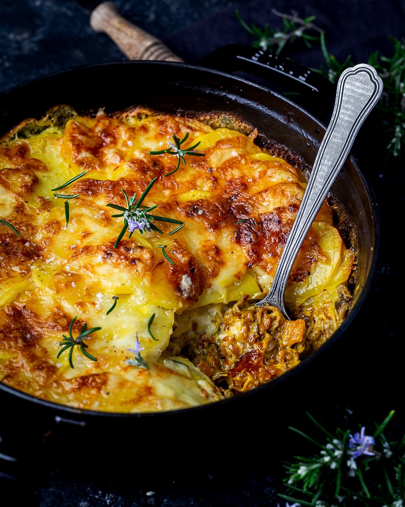 Ce Parmentier de pleurotes et de Tomme de Savoie va conquérir vos cœurs ! Le gratin végétarien parfait pour apporter un peu de réconfort cet hiver !