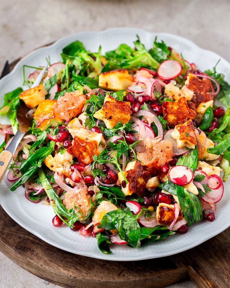 Laissez cette Salade d’hiver au halloumi et pamplemousse illuminer vos repas d'hier ou même votre table de Fêtes !