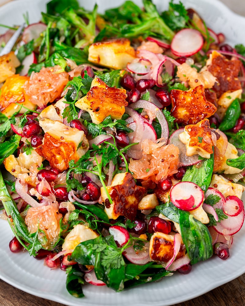 Laissez cette Salade d’hiver au halloumi et pamplemousse illuminer vos repas d'hier ou même votre table de Fêtes !