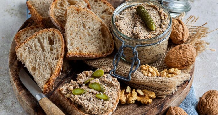Pâté aux champignons et noix : l’alternative végétarienne gourmande au pâté traditionnel