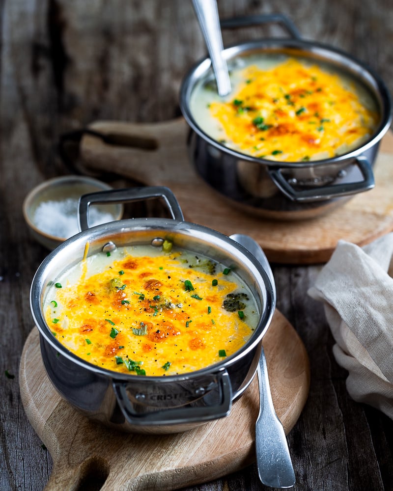 Découvrez une délicieuse soupe de brocoli et cheddar gratinée, parfaite pour l'hiver ! Onctueuse, gourmande et facile à préparer, cette recette réconfortante ravira vos papilles. ð²