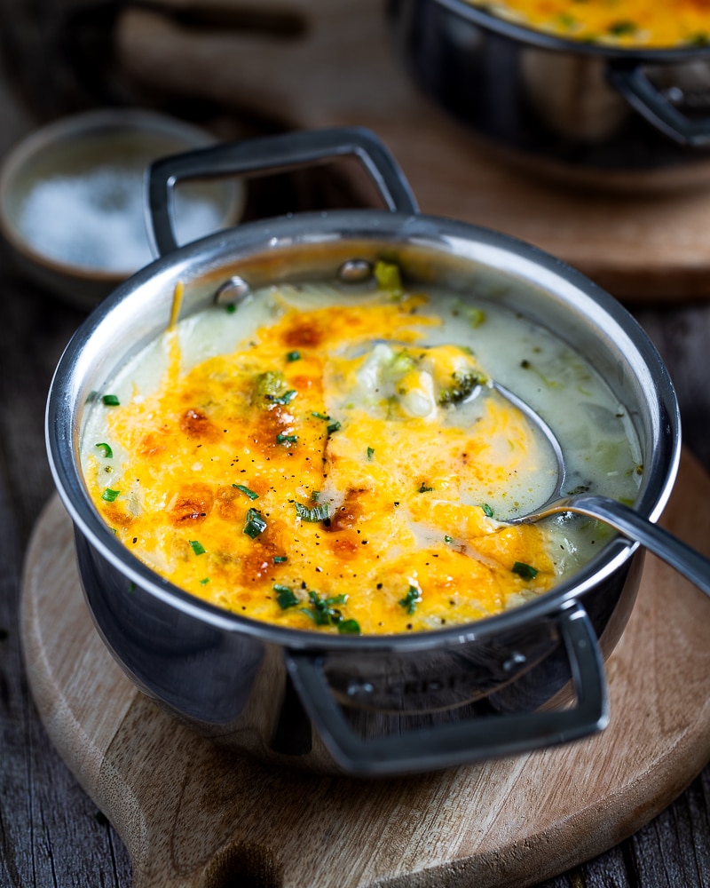 Soupe de Brocoli et Cheddar Gratinée : Un Classique Réconfortant