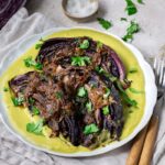 Découvrez cette recette de chou rouge braisé aux échalotes et fava. Un plat fondant, plein de saveurs et facile à préparer !