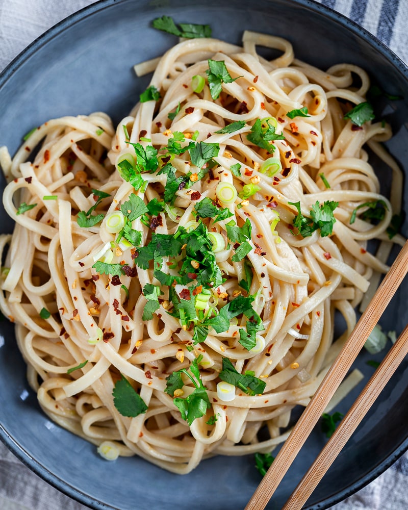 Try this quick and easy miso peanut noodle recipe! A flavorful, balanced meal ready in minutes, perfect for a fast and delicious dinner. Add seasonal veggies for extra freshness! ð✨