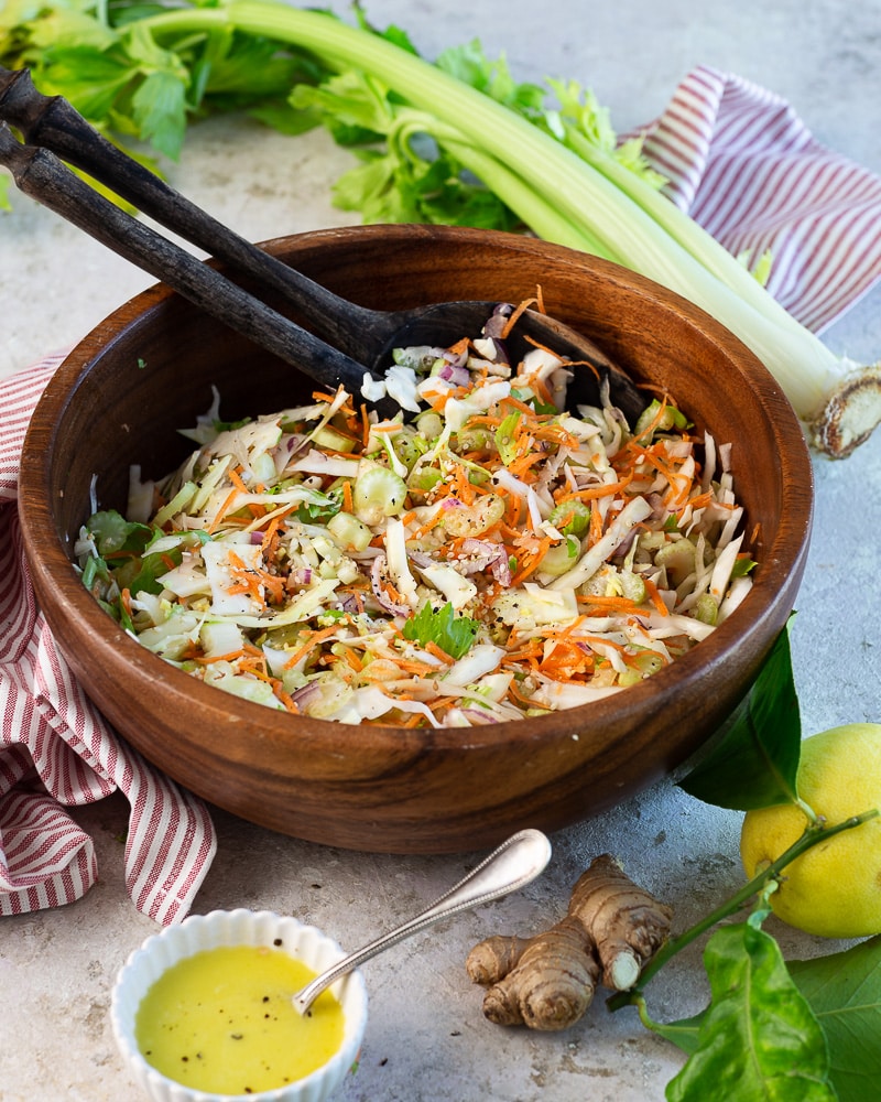 Salade croquante de céleri sauce gingembre : une recette fraîche et piquante !